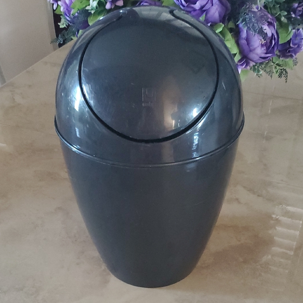 Sleek Black Waste Bin